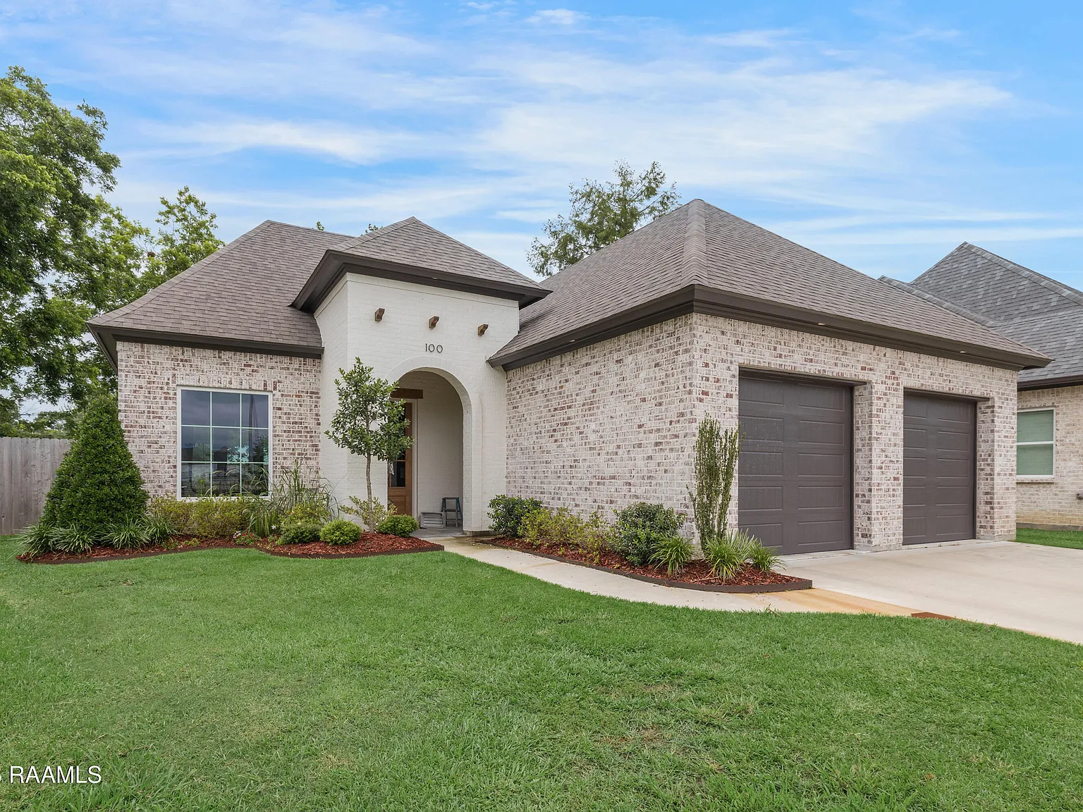 3 bed, 2017 sqft, $2,800 — Photo 1