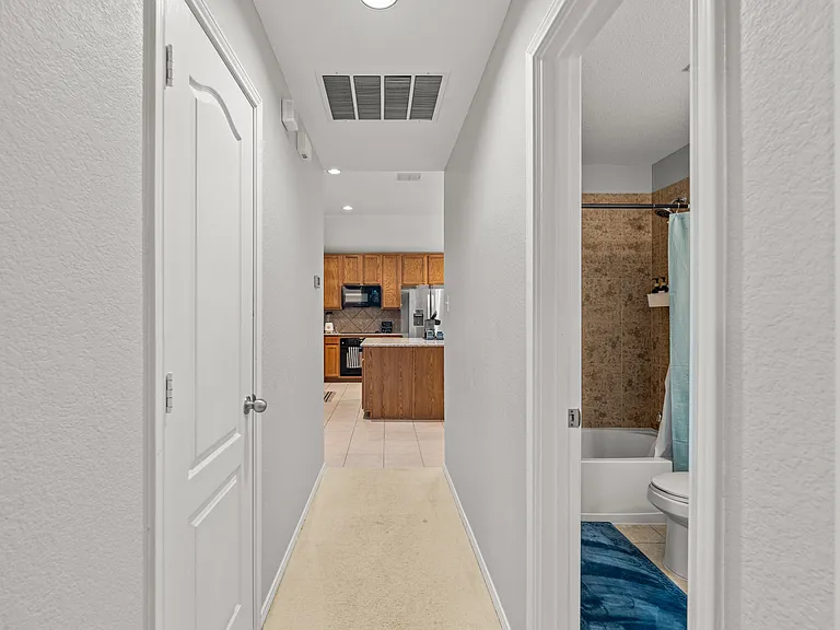 9412 Caliente Dr — Photo 23