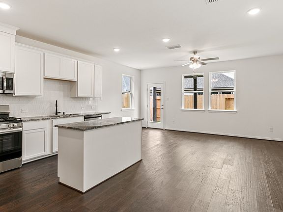 4th image of 2158 Villa Clara Dr
