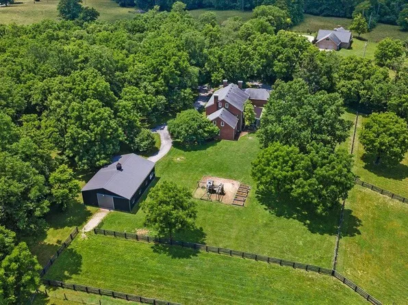 4001 Shannon Run Rd, Versailles, KY 40383
