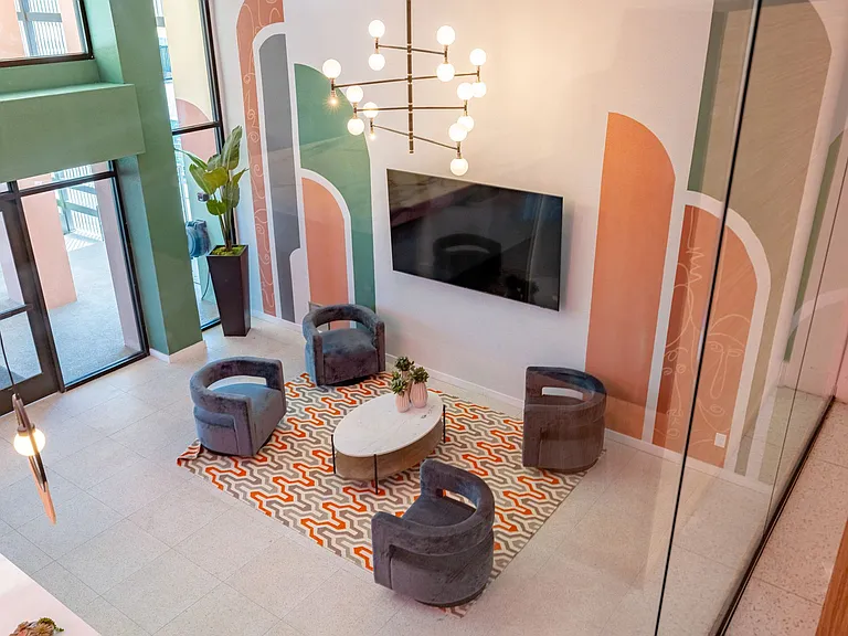 Alma Apartments — Photo 16