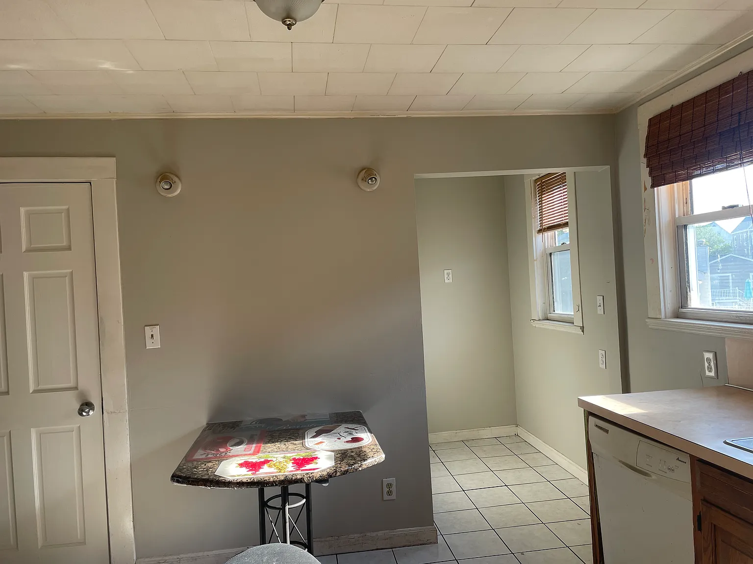 5 bed, 1800 sqft, $4,200 — Photo 3
