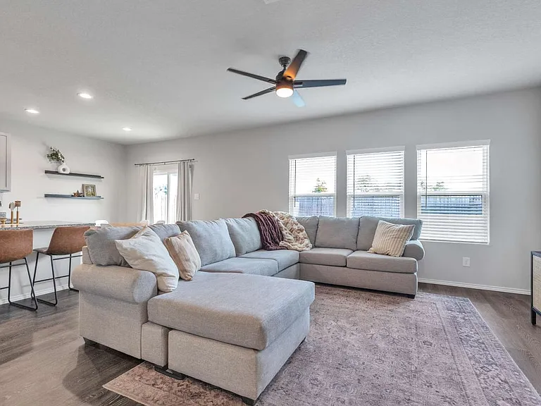 610 Pleasanton Way — Photo 11