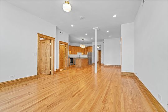3rd image of 3406 N Sheffield Ave APT 3