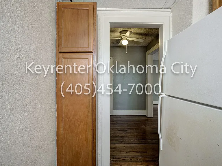1700 N Robinson Ave — Photo 22