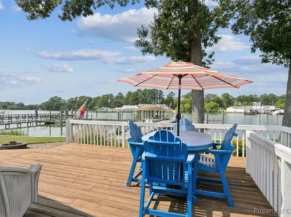 8391 Oyster Cove Rd, Hayes, VA 23072