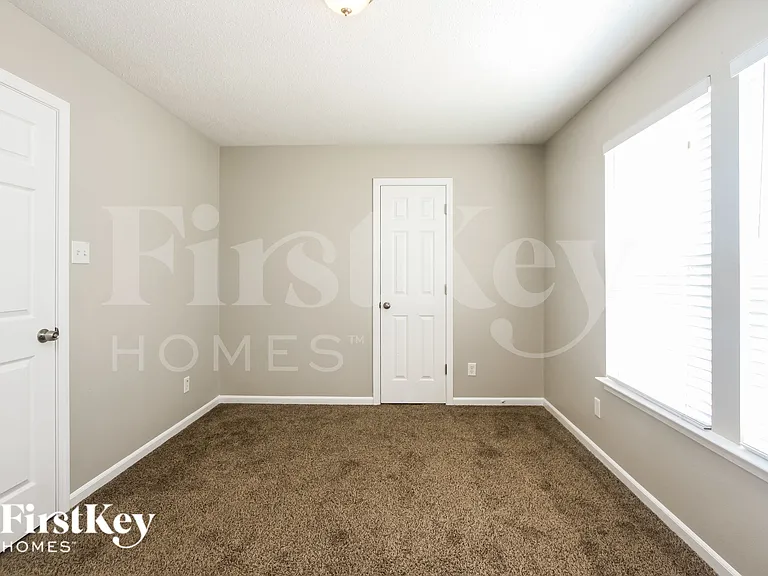 10672 Glenayr Dr — Photo 9
