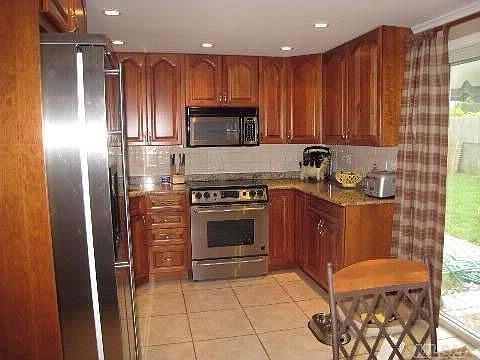 5th image of 137 Officials Ave