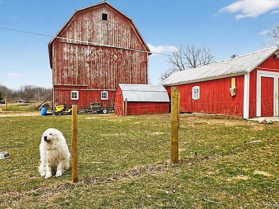 3rd image of 12760 Roepke Rd