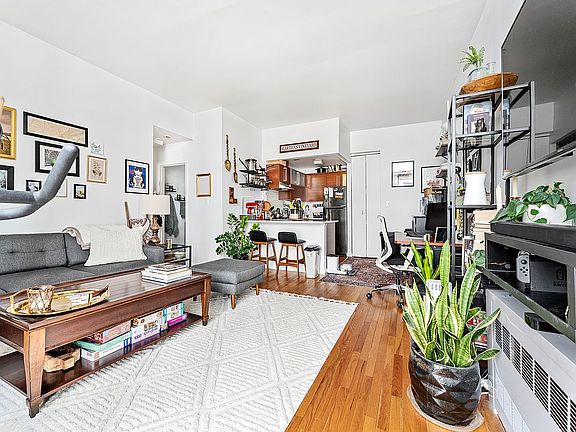 4th image of 184 Thompson St APT 1M