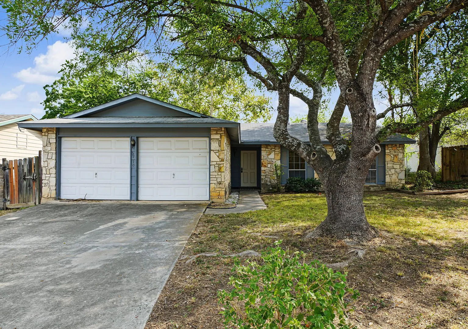 Charming 3-Bedroom Home with Fireplace & Spacious Backyard - Realtor Commission Offered: $500 — Photo 2