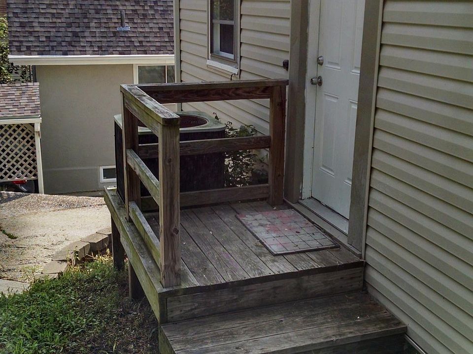1st image of 105 E Dunn St