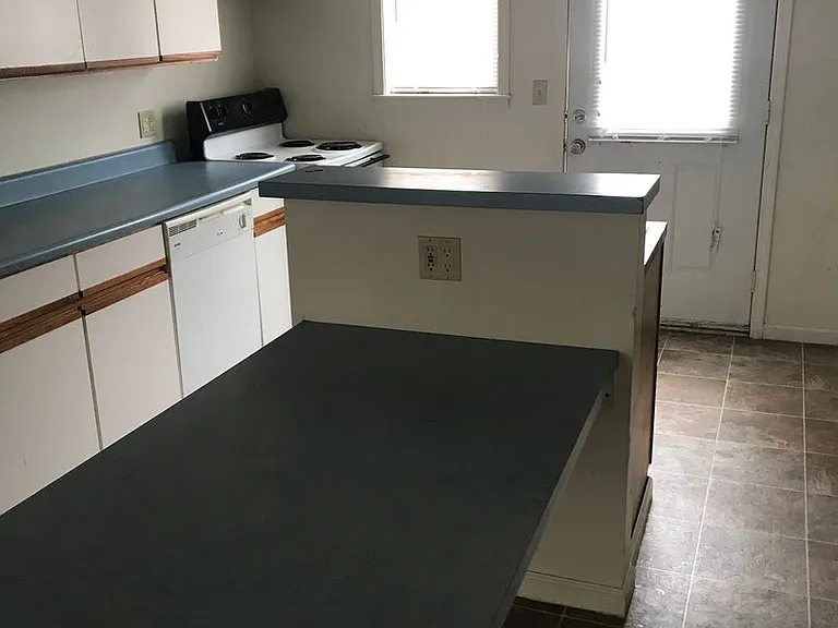 506 S Poplar St — Photo 13