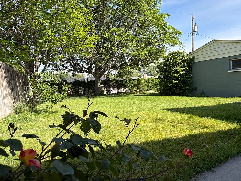 705 S Ione St — Photo 3