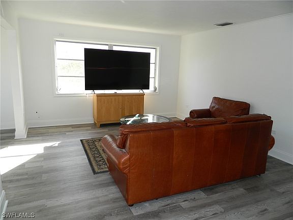 4th image of 156 1st St