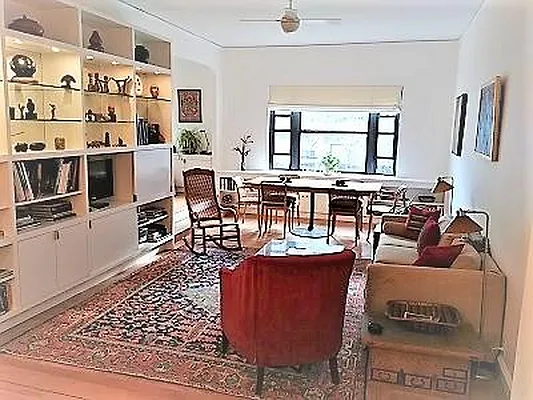 Sold by R New York | media 2