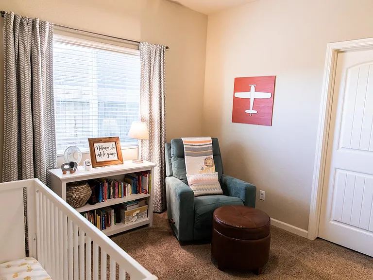 2327 W Queens Way — Photo 27