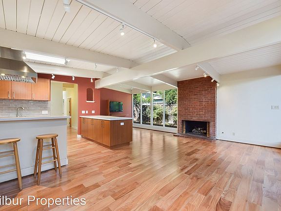 4th image of 58 Roosevelt Cir