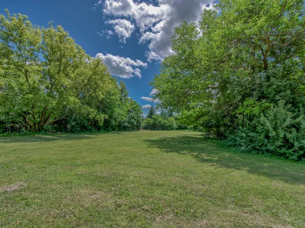85 Bender Rd, Des Plaines, IL 60016