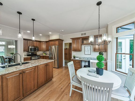 3rd image of 1161 Davey Dr