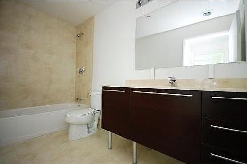 3rd image of 1900 N Bayshore Dr APT 2606