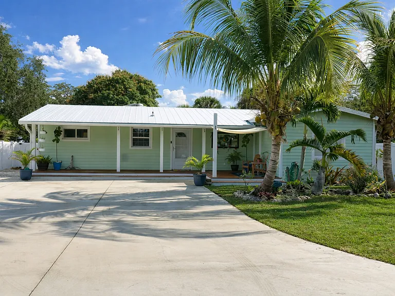 3052 Charles Way — Photo 1