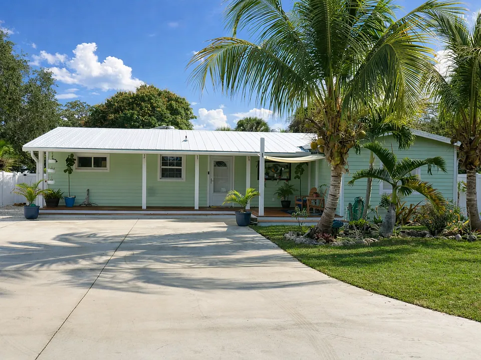 3052 Charles Way