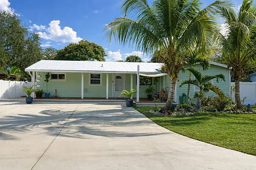 3052 Charles Way Photo 1
