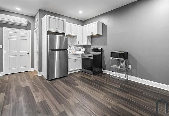4th image of 1703 E Lombard St Floor 1