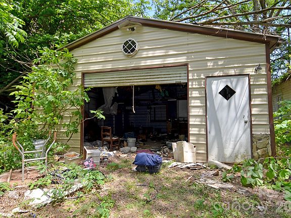4th image of 201 Blue Ridge St #1-2