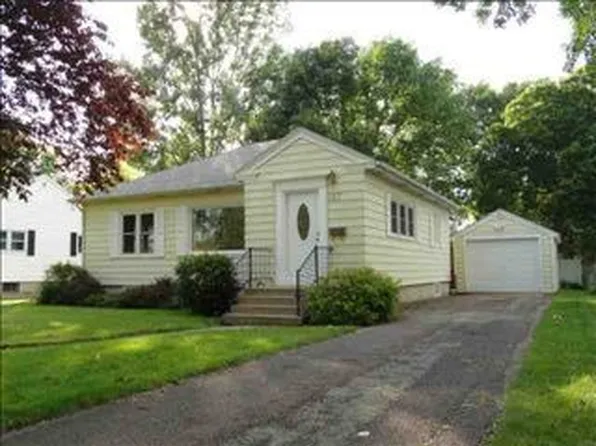 127 East St, Marshall, MN 56258