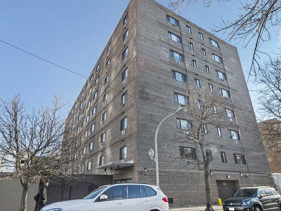 2nd image of 607 W Wrightwood Ave APT 215