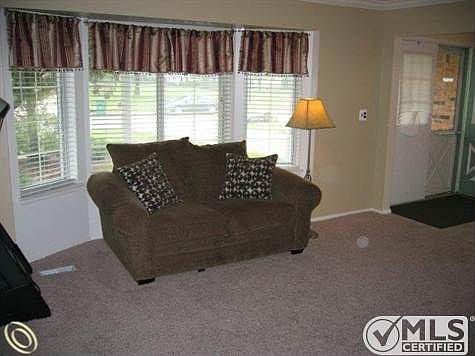 LIVING ROOM W/ BAY WINDOW