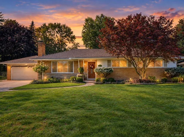 38165 Circolo St, Harrison Township, MI 48045