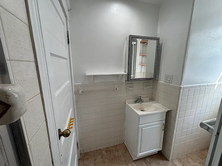 418 Essex St #2 — Photo 23