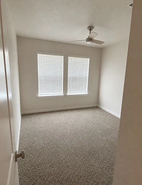 4 bed, 2.0 bath, 1764 sqft, $2,400 — Photo 2