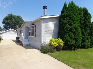 51 Maple Ln, Manteno, IL 60950