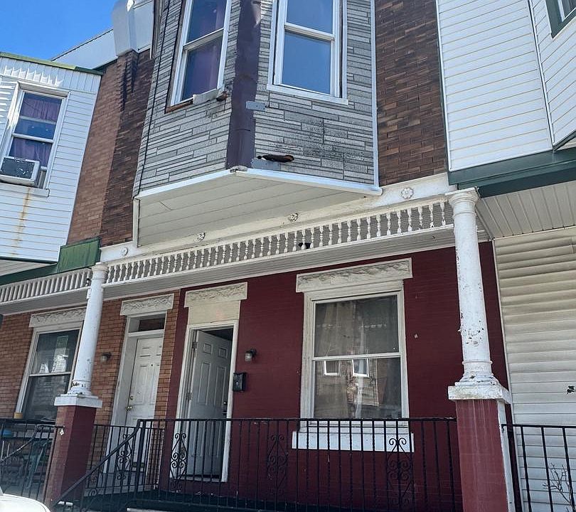 1st image of 215 N Peach St