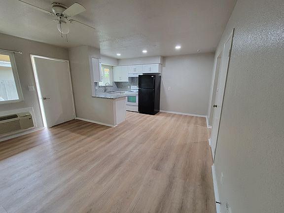 3rd image of 565 S Woodrow Ave #565