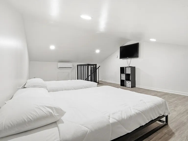 526 W Baker Ave #B — Photo 6
