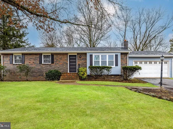 21 State Park Dr, Hopewell, NJ 08525