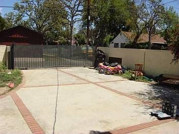 2nd image of 14001 Vanowen St