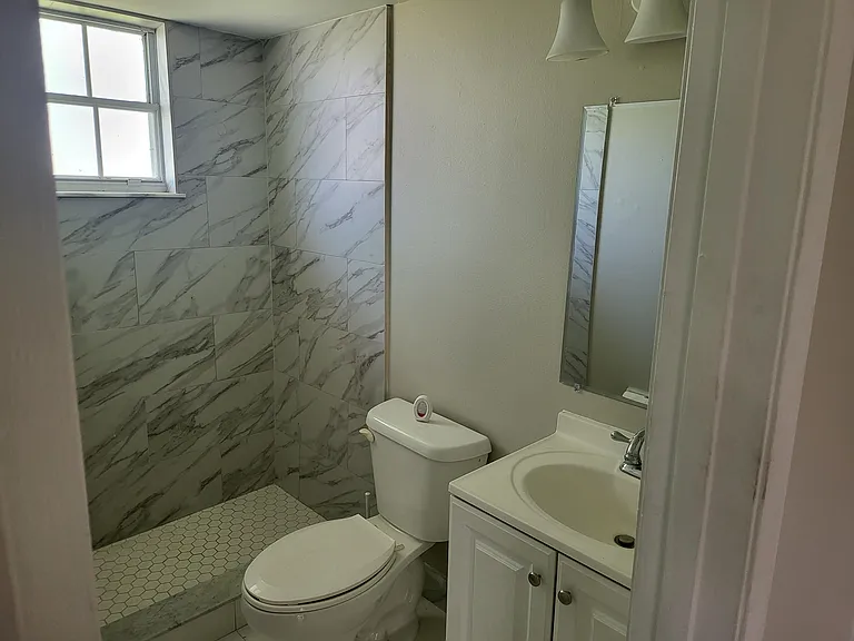 1562 SE Royal Green Cir #201 — Photo 6