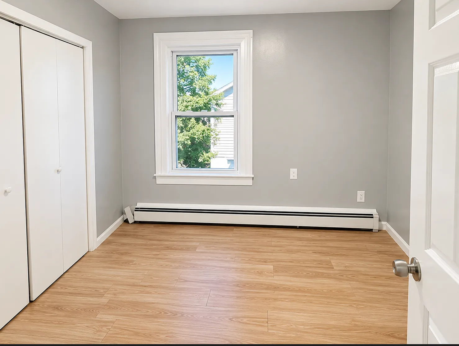 3 bed, 950 sqft, $2,200 — Photo 2