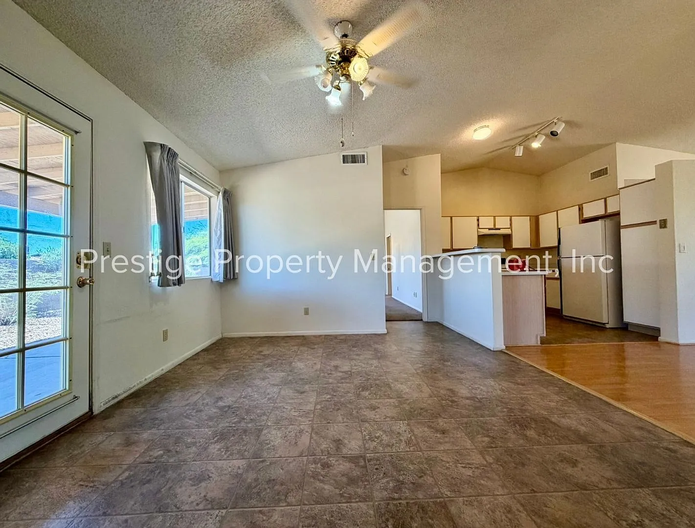 3/2 Beautiful Rita Ranch Home With Open Design — Photo 4