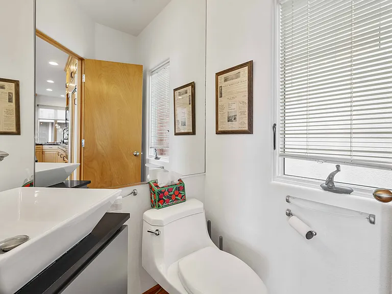 121 Marine Pl — Photo 32