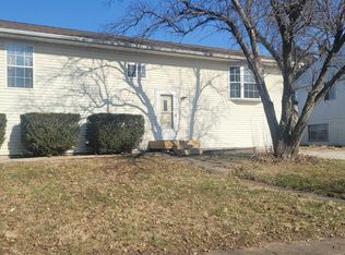 305 9th St E, Milan, IL 61264