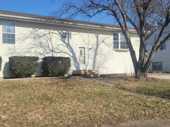 305 9th St E, Milan, IL 61264