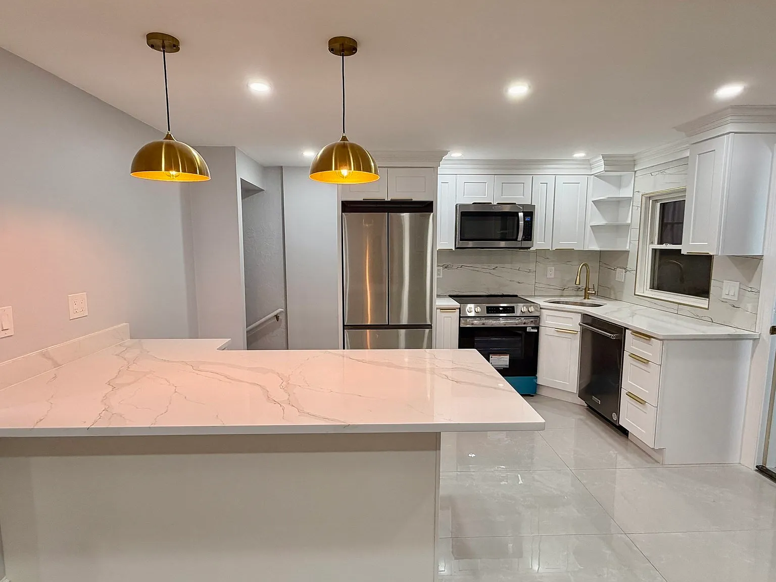 3 bed, 2.0 bath, 1580 sqft, $3,800 — Photo 3
