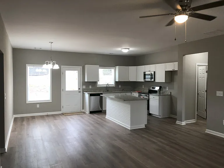 261 Charlotte Cir — Photo 2